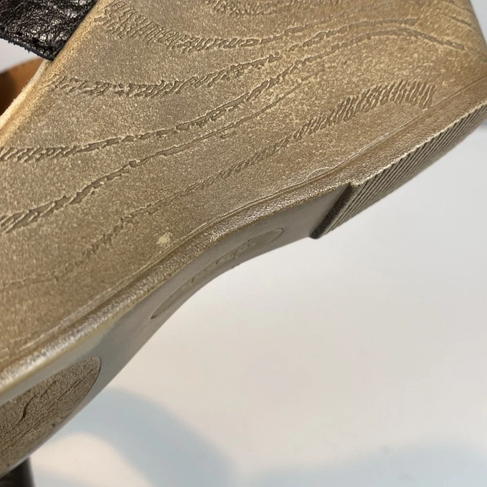 Softspots Bronze Leather Wedge Sandals Size 7.5 W